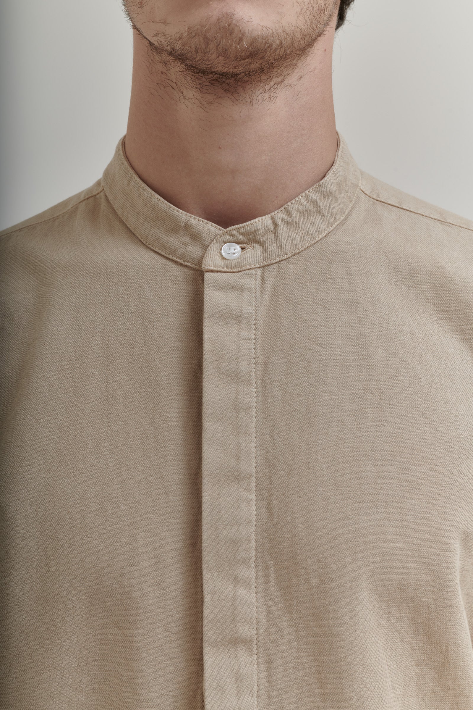 STAND UP COLLAR SHIRT KHAKI - Image 5